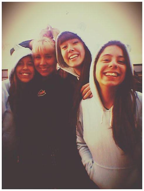 GarroSheila's tweet photo. Estamos a mitad de año y me di cuenta que todavía no puedo superar quinto #Volvamos #Promocion2014 #egresados2014 http://t.co/DzvArbjNQv