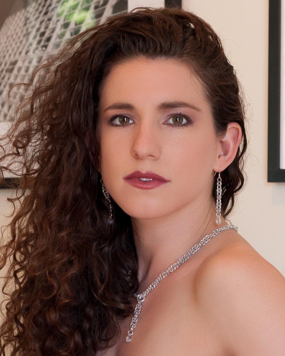 donaldseye's tweet photo. A new jewellery glam picture, with Keira modelling the New Moon necklace and earring set!
http://t.co/T2P1Zv8y9D http://t.co/w8rcFi0eDl