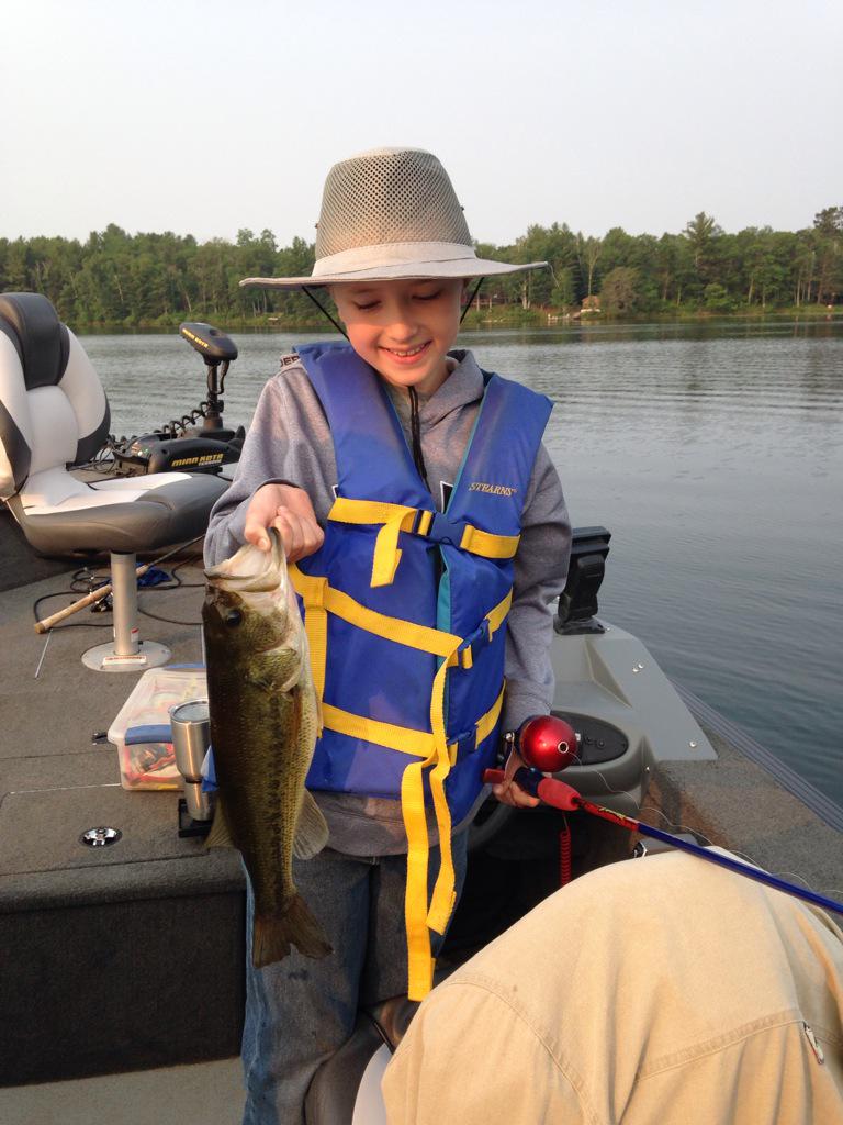 Shspanthergolf's tweet photo. Great bass in Minnesota.  18 1/2 inches almost 4 lbs.  Second cast of the day http://t.co/SXqFCpMPSj