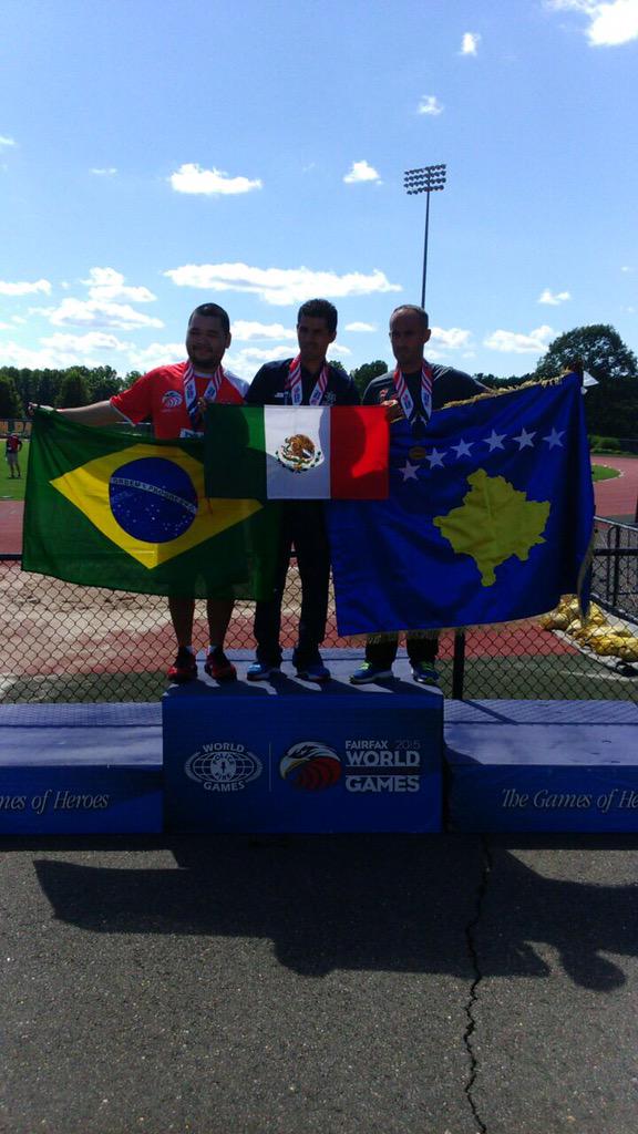 vtorreslanda's tweet photo. Felicidades al #PoliciaFederal #JavierPalacios por el #oro obtenido en #3000mts  en #Fairfax2015  🚔👮🏻🏆🎉🇲🇽. http://t.co/GAlqUUhppm