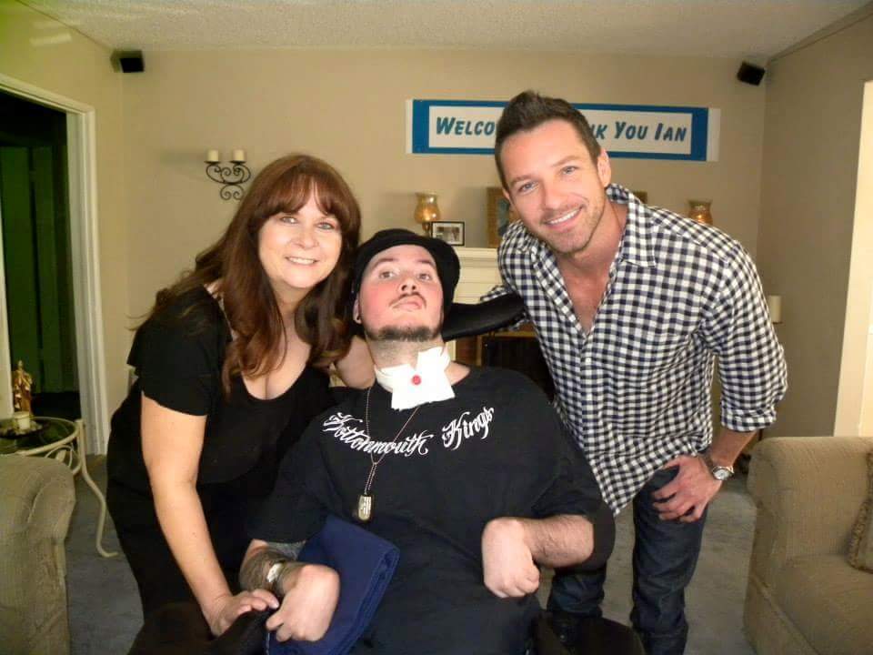 nhdgal's tweet photo. Wonderful visit with my son Chris and his  good friend actor @IanBohen from Teen Wolf which is on now. Watch it now! http://t.co/WUYNsw2riJ