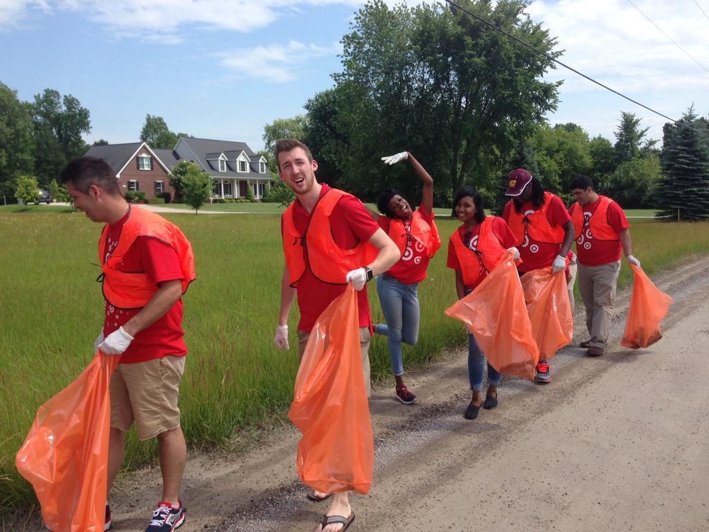 katiebaert's tweet image. Intern Volunteer Event!