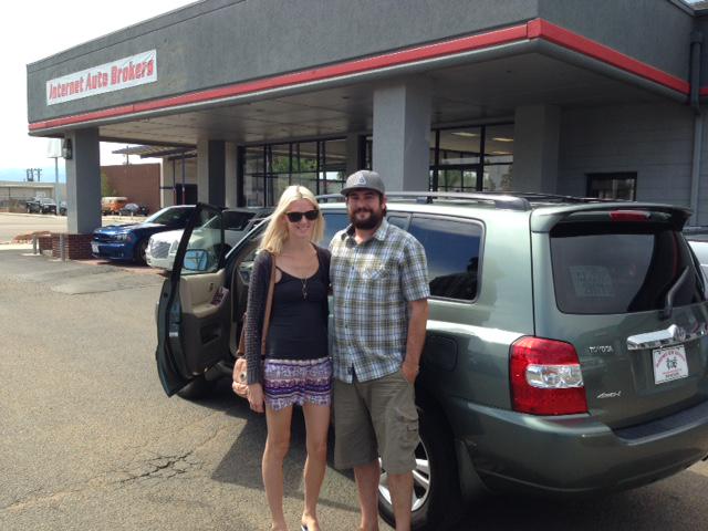 InternetAutoBrk's tweet image. Laura and Joe with their new Toyota Highlander!!