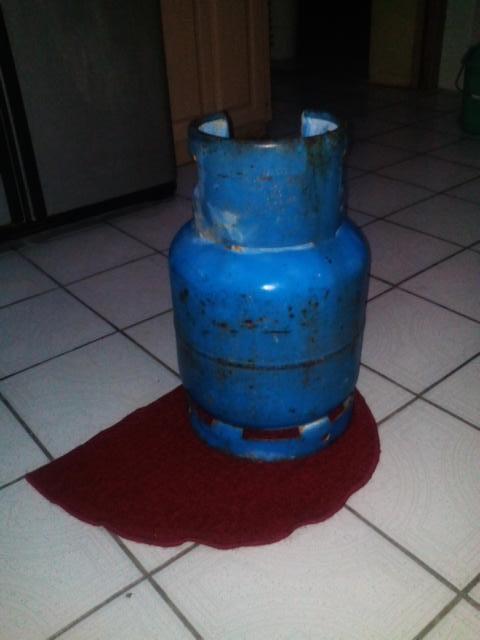 Der_Warrick's tweet photo. Just buy the gas bottle for #summa3 just for spray over same color as my outfit http://t.co/qtkcm7RqGz