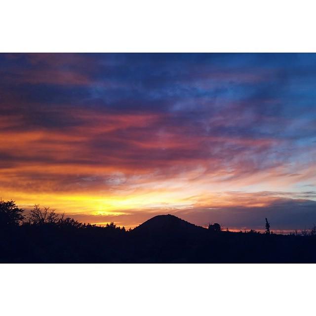 NatlParksPhotos's tweet photo. The sunsets here are out of control. #sunset #lavabeds #findyourpark #LABElife #california #nationalparks #nps #rei… http://t.co/AtxdVK4FEm