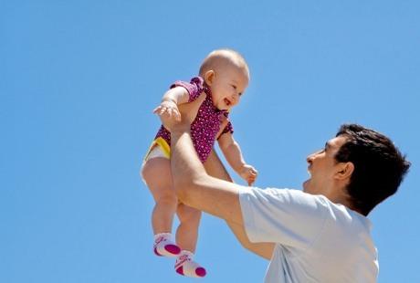 detikcom's tweet photo. Kesehatan Anak Ternyata Juga Dipengaruhi Usia Ayah Lho http://t.co/DJwe0qFs3Q via @detikHealth http://t.co/ZHxtqGFBko