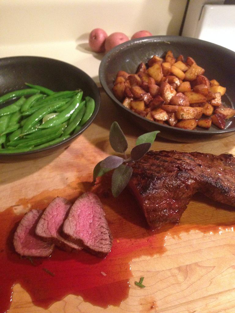 matmcconahy's tweet image. Tri-Tip, Safe Roasted Potatos, Snap Peas. #GetUpInThere