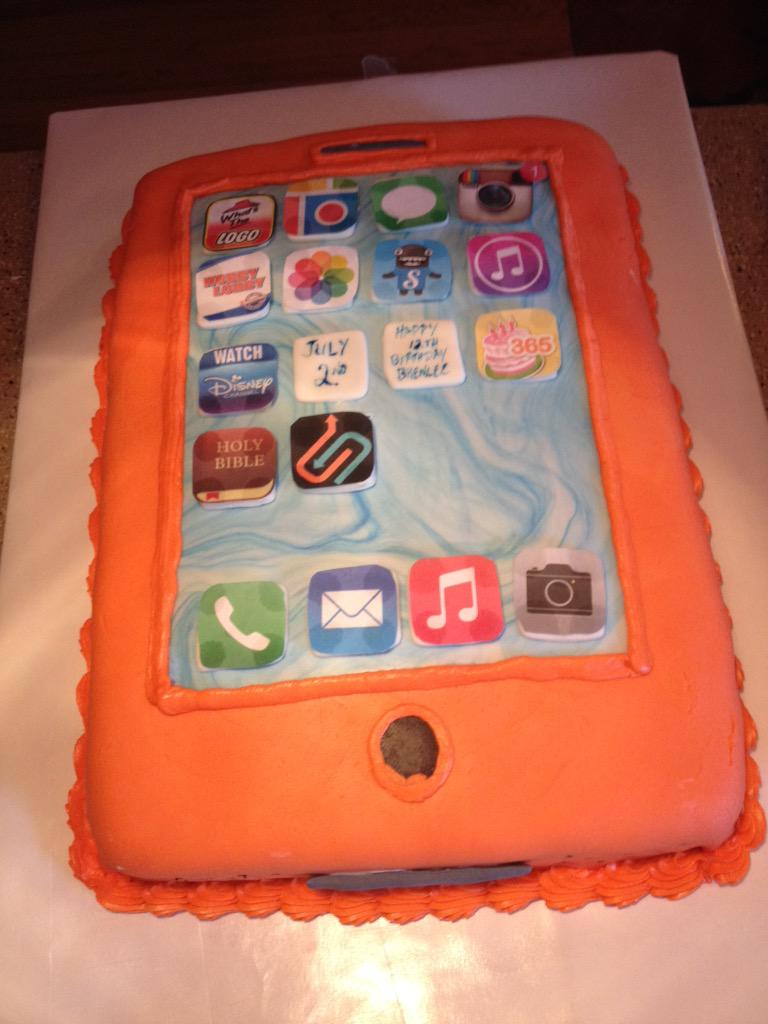 SSARessentails's tweet photo. Tonight's my sister's bday party, and she loves @SuperSummerAR so much it's on her cake😂😂 http://t.co/6b1fT25OYQ