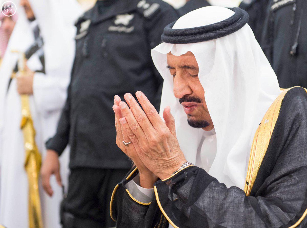 meshaluk's tweet photo. اللهم تقبل صلاتك ودعاءك وعملك الصالح، وحفظك وأطال بقاءك على طاعته.

#الملك_سلمان
#خادم_الحرمين_الشريفين 

http://t.co/ENT4TKjepu