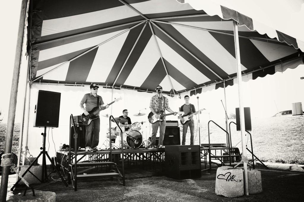 hkphotog's tweet photo. @KCeverything @thepalebluedots playing at the first annual #foodtruck festival at the #IndependenceCenter http://t.co/UQK7gpw8kH