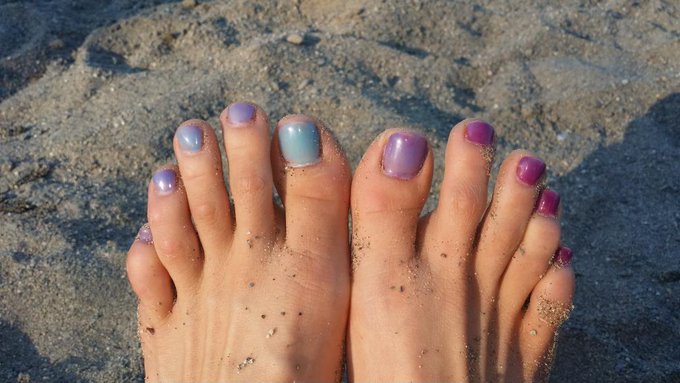My new toenail polish. Changes based on temperature.  Purple is cold, blue is warm. Too much fun in the<a href="/tag/iwc"class="tags"><span>#iwc</span></a><a href="/tag/kink"class="tags"><span>#kink</span></a>