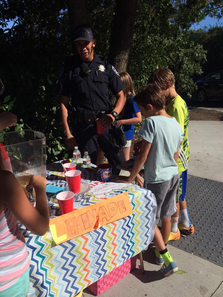 walnutcreekpd's tweet photo. Officer Villa taking a much deserved lemonade break! #CopsLoveLemonadeStands http://t.co/ALDoFCvgfO