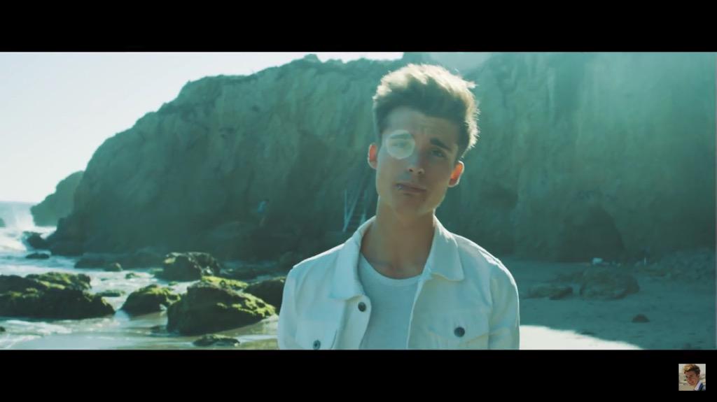 palestinianbb's tweet photo. @WeeklyChris  @WeeklyChris @KeppleDavina  #NewChrisCover  see you again ✨✨✨🙈 I hope u follow 🙊✨✨ http://t.co/brIVmrdaJS