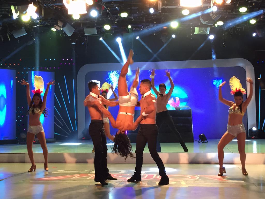 tcsoyelmejor's tweet photo. La "China" Muñoz se toma el escenario y nos muestra su sensualidad. ¿Lo hace bien? Apoya a Dina en #EscandaloVIP. 💃🏻 http://t.co/JNe4nhZj47