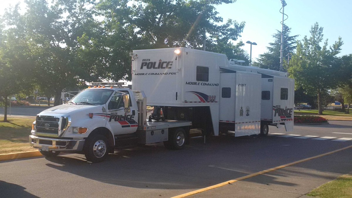 AdamPalmerRCMP's tweet image. .@deltapolice #MobileCommandPost @CorpDelta #CityHall for @ChiefNeilDubord #SwearingInCeremony