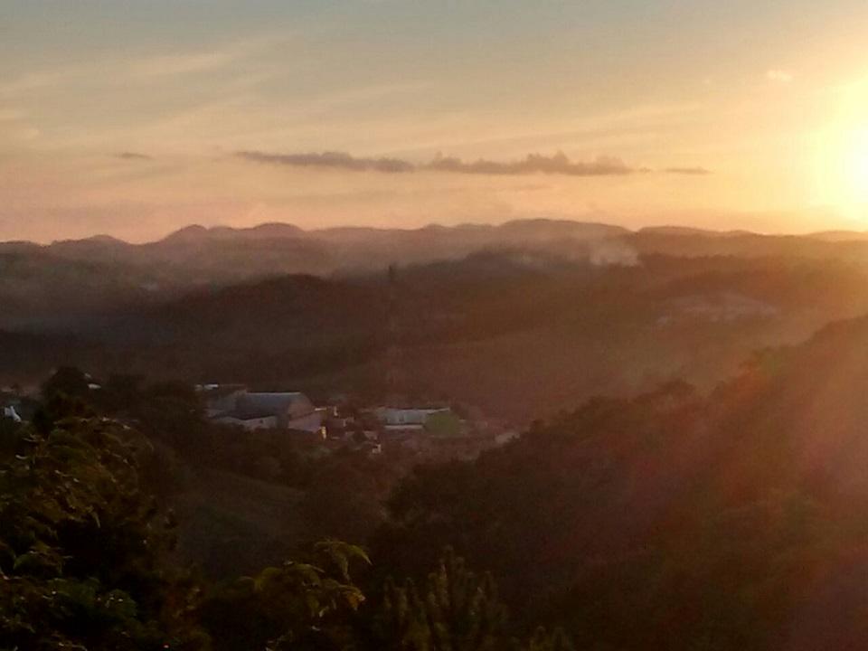 deolhonotempo's tweet photo. Entardecer com #bruma em #Guapiara, SP http://t.co/tBitYKPsMt http://t.co/r1lz9L9nBB