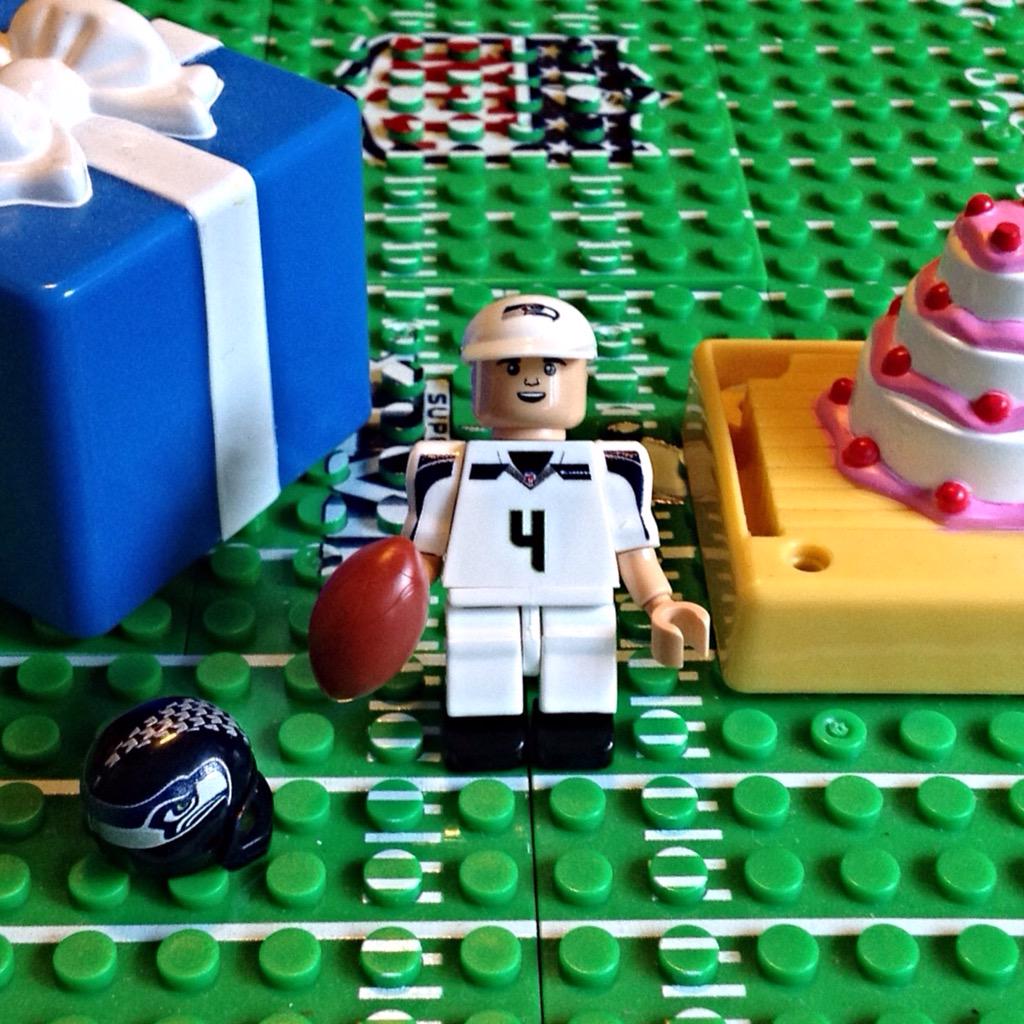 Happy 30th birthday to our favorite kicker Steven Hauschka! Many happy no-returns!  