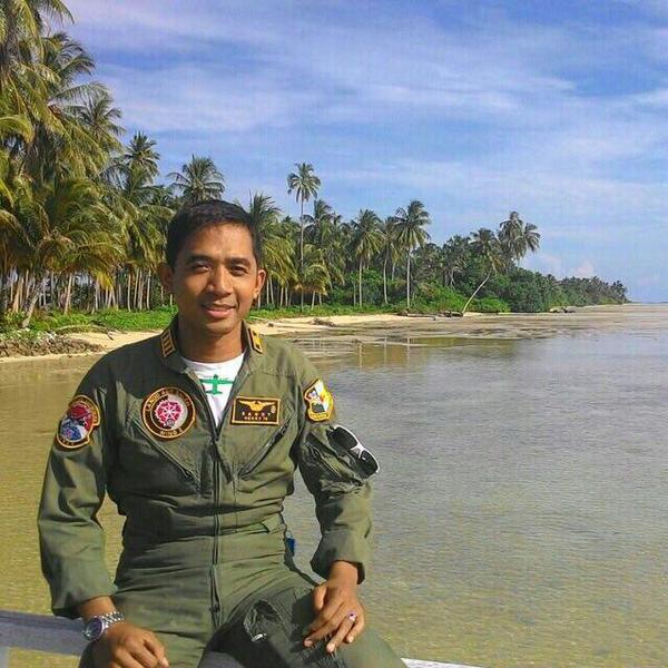 Kapten Pnb Sandy Permana, pilot C-130 A-1310. Tgl 15 Juni lalu ia baru lulus terbaik pendidikan Sekkau Angkatan 97.