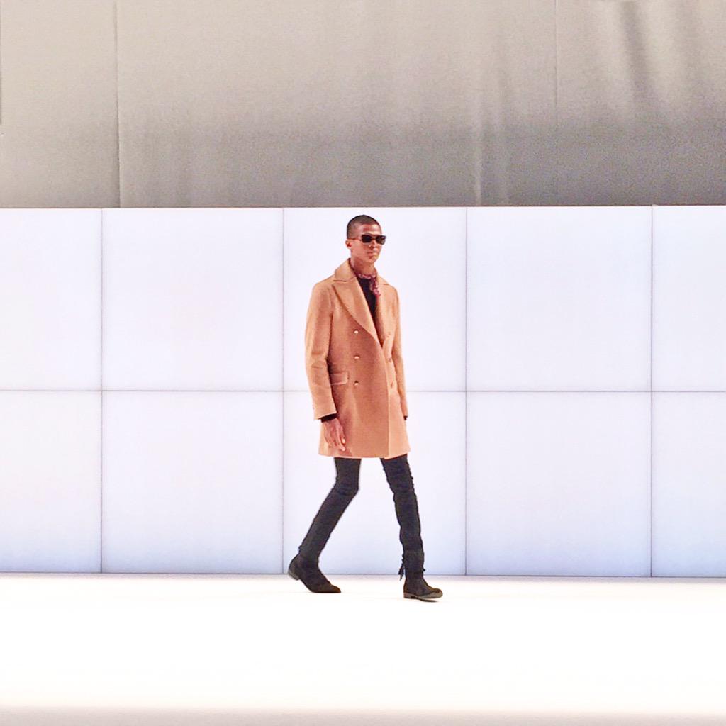 cupofcouple's tweet photo. No necesitamos vacaciones, necesitamos este abrigo 🔥 @MANGO_Man #080mango http://t.co/MWyJeo7n1m
