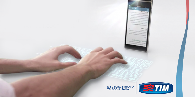 TIM_Official's tweet image. Iniziate a tamburellare con le dita sul tavolo! :) Arriverà la #tastiera proiettata #smartcast tim.social/tastiera_proie…