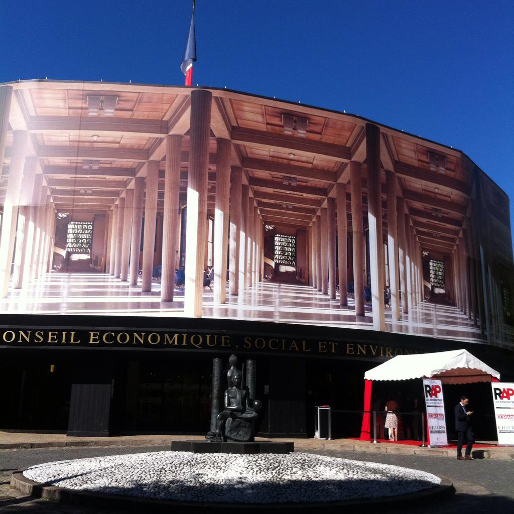 AMAPScPoLille's tweet photo. L'équipe de l'AMAP est présente aux rencontres des @acteurspublics au @lecese à Paris, qui se tiennent jusqu'au 02/07 http://t.co/OBiUTZ6Yon