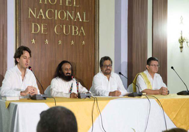 AOLGujarat's tweet photo. Sri Sri Ravi Shankar Convinces FARC to Adopt the Gandhian Principle of Nonviolence: http://t.co/4f9rn4xZJG @Bhanujgd http://t.co/8oeaOOEPNz