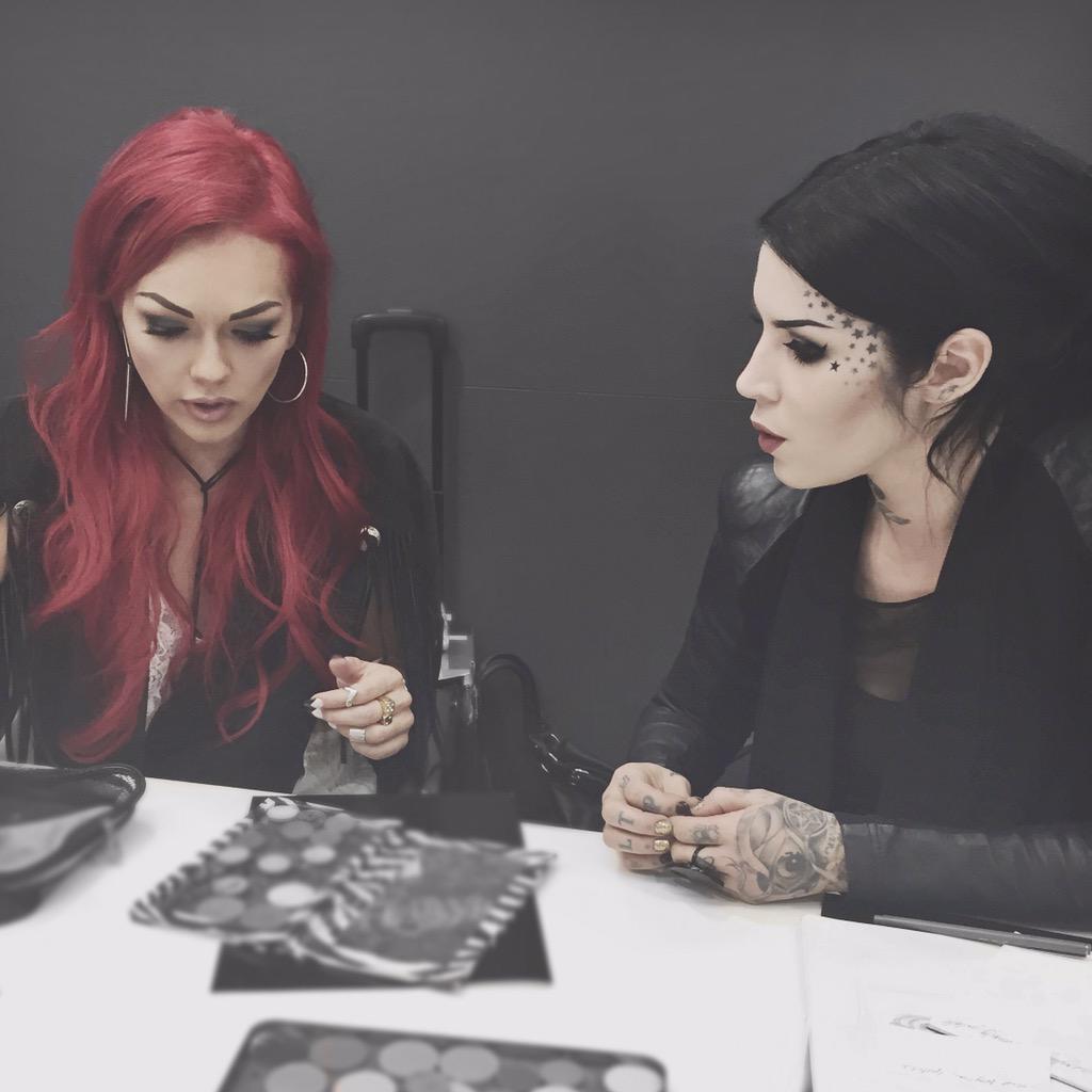 thekatvond's tweet image. Oh my! Look who I'm teaming up with for an upcoming @KATVONDbeauty collab!!!! @kandeejohnson 👯❤️ #kandeekat