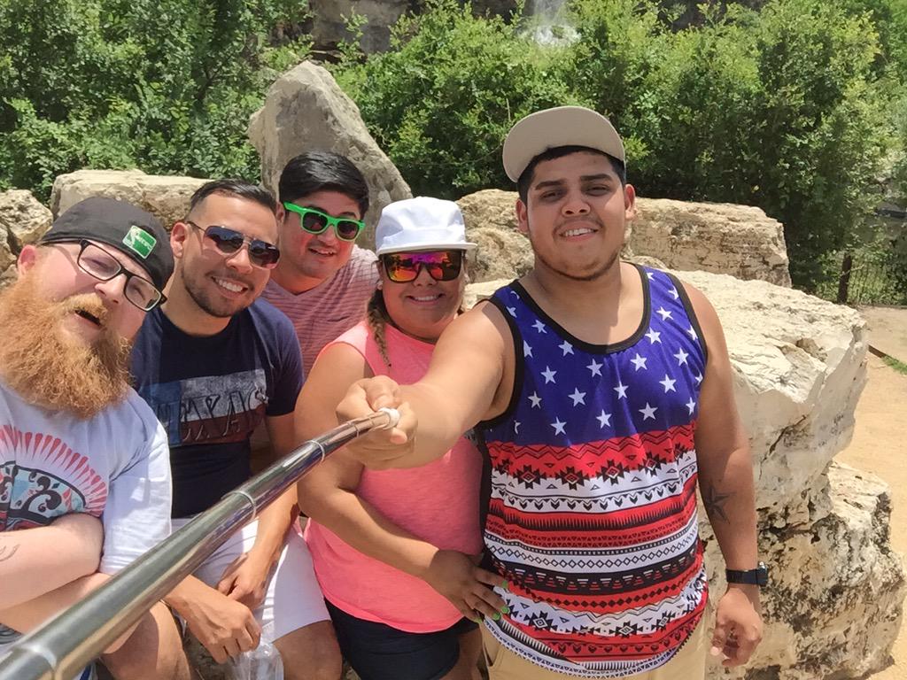 GioM237's tweet photo. Work hard play hard! @HIlda_912 @drgn75 @lokkie1976 #thankyoualex #awesomeday #SixflagsSA http://t.co/KXBIKp3ka7