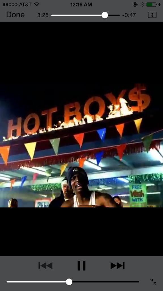 iGoByZell's tweet photo. I need a Hot Girl by Hot Boys!! @LilWayneHQ in the last 47 seconds part was 🔥🔥🔥 😂😂😂 http://t.co/XGBWbTFn1r