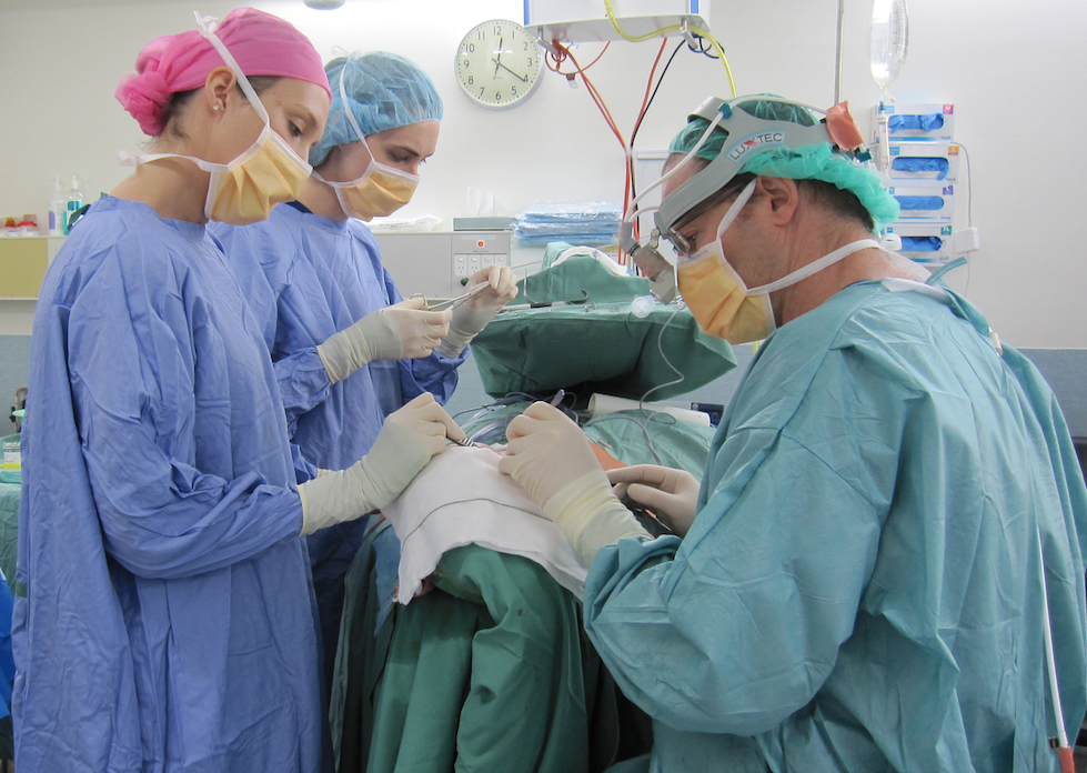 DrChrisMoss's tweet photo. A great day of operating at The Avenue Hospital - performing facelift surgery with my very talented team. #Facelift http://t.co/a18ZMtRhz7
