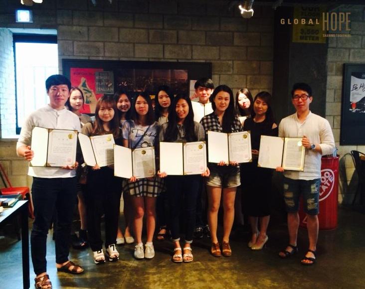 글로벌호프 블로그 기자단, 번역 봉사단과 함께 수료식을 가졌습니다. 활동은 끝났지만 단원 여러분들과 글로벌호프와의 연결고리는 계속해서 이어나가길 바랍니다.
4개월 동안 여러분과 함께 하여 행복한시간이었습니다