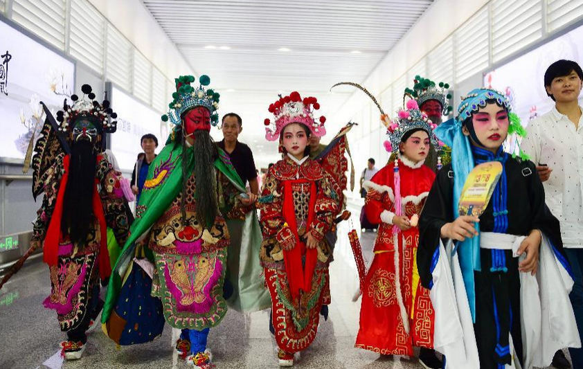 CCTV's tweet photo. Little opera singers bring local art of #AnhuiOpera to #Beijing: http://t.co/ExXw9hSmp0 http://t.co/qYe9m7iNPH