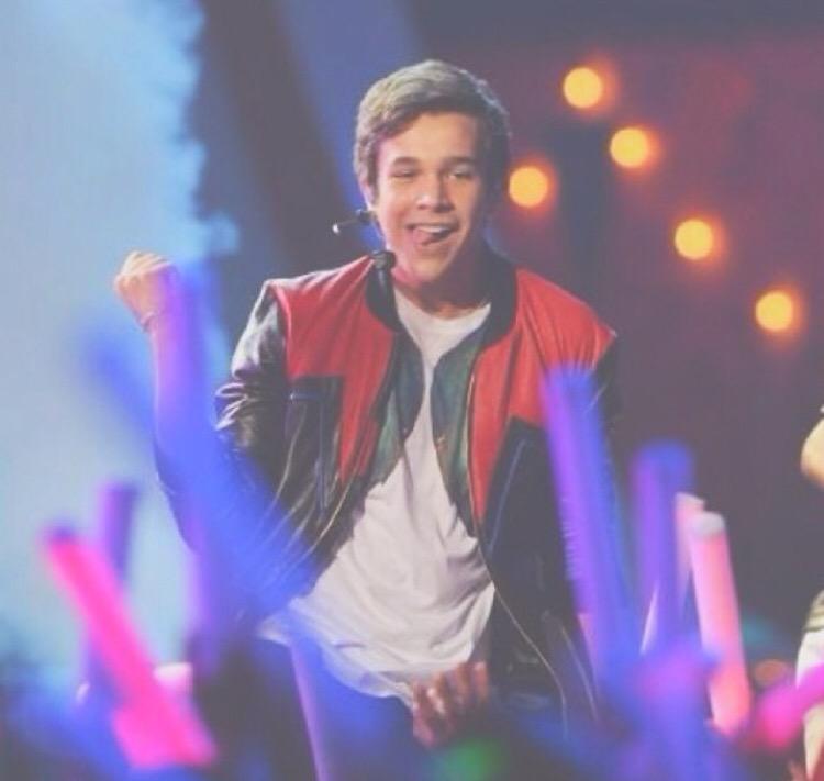 Now where mahone live does austin Austin Mahone