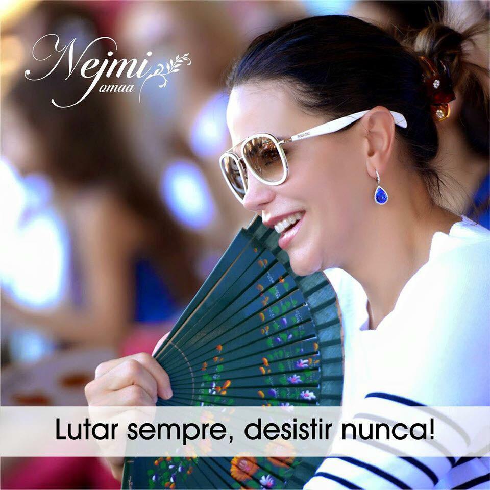 Andreinhaaaaa's tweet photo. @jeanepinto72 Se você se apega a coisas pequenas, você nunca saberá que Deus reservou pra você! 🙏🏻✨ Nejmi Jomaa http://t.co/XihdTVDjQc