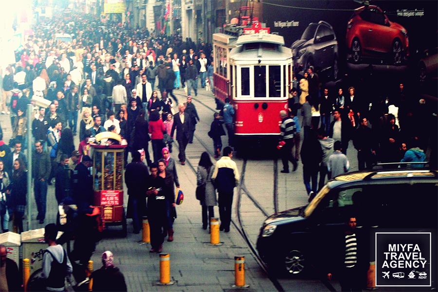 أهم المراكز الحيوية في اسطنبول وهو يعتبر من اكثر المراكز ازدحاما على مدار السنة وخصوصا شارع الاستقلال

#ميدان_تقسيم