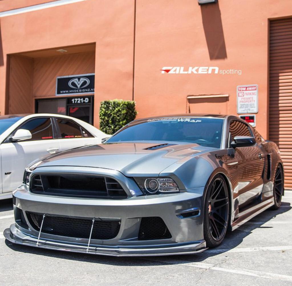 OnlyMustangs's tweet photo. all the way down 😮 http://t.co/YHLW0En5rq