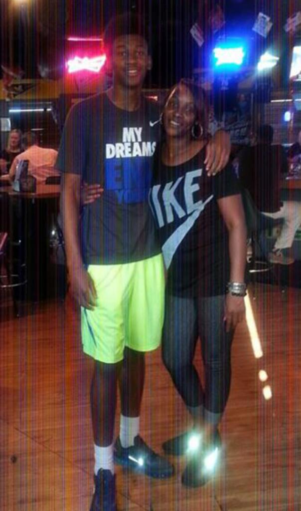 momof2amazons's tweet photo. Up singing Happy Birthday to Ya to my first love, I LOVE YOU ERIC!! My heart smiles daily for you!! ๐๐๐ #ECurry #MCE http://t.co/bKLirxIdPU