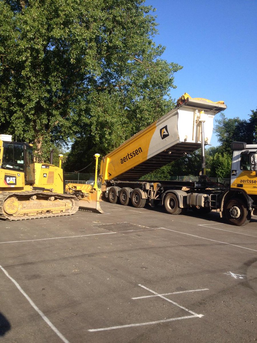 Het strand wordt gelegd... 1000 ton! Bring.it.on! #hb15