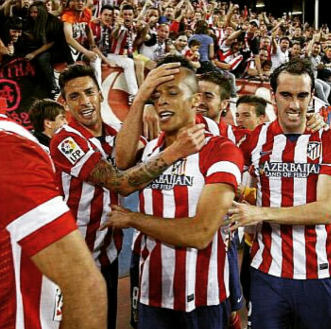 FA82Oficial's tweet photo. El Frente Atlético siempre agradecido por tu esfuerzo y compromiso @miranda023  #GraciasMiranda http://t.co/x9vcyVHm5f