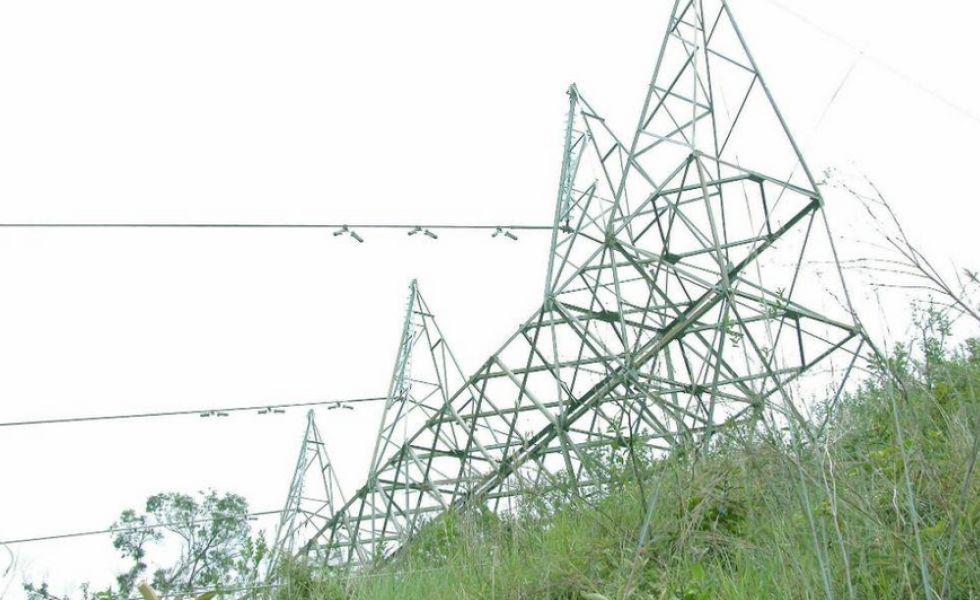 CABLENOTICIAS's tweet image. Nuevo ataque de Farc a torre de energía en La Guajira bit.ly/1LFCyl0