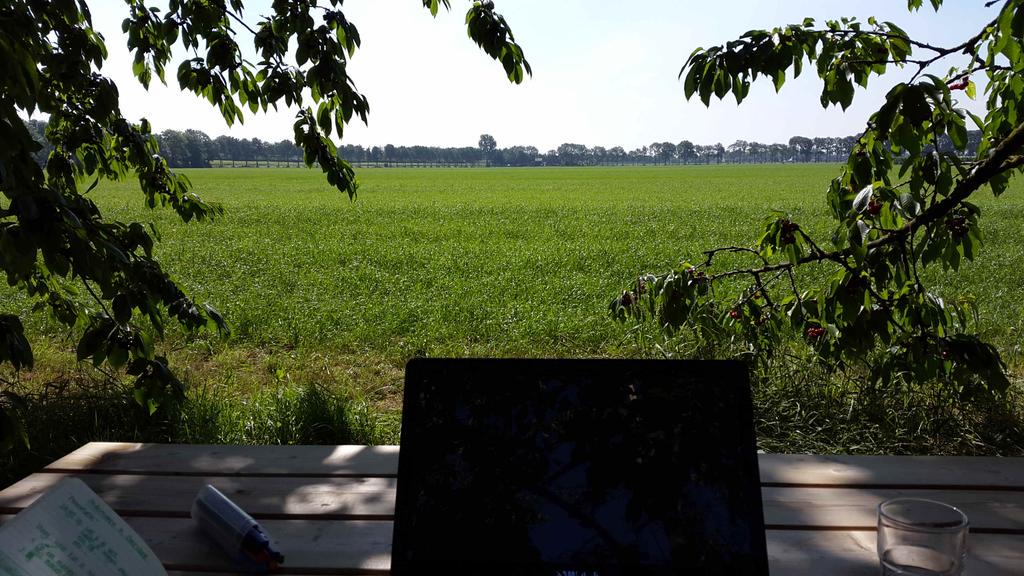 karinvzw's tweet photo. Heerlijk aan het 'werk' in de Kersentuin :-) Bij lieve gastvrouw Hanke
@seats4silence http://t.co/nzsxJqKHbE