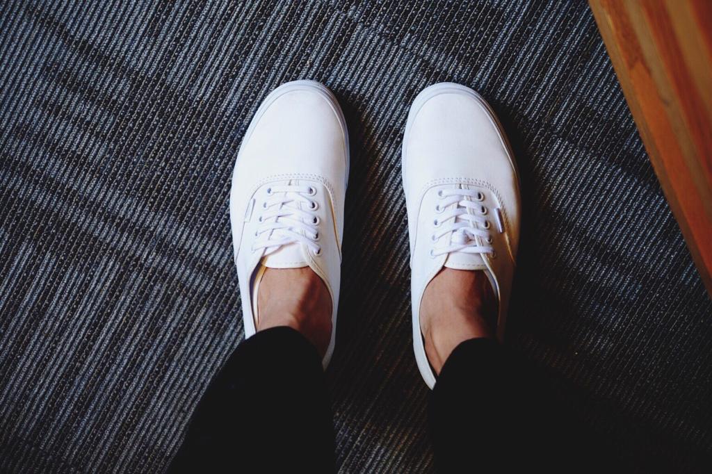 TarraBudiman's tweet photo. Putihnya sepatuku itu seperti putihnya hatimu sahabat ~ http://t.co/mMrI2QA1ec