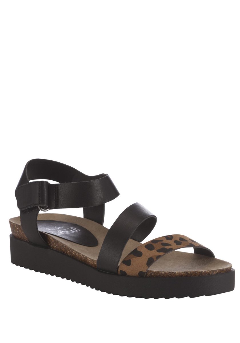 FandFIreland's tweet image. Take the sports-luxe trend for a walk on the wild side. #TuesdayShoesday #StyleSwoon bit.ly/1Nt0ntG