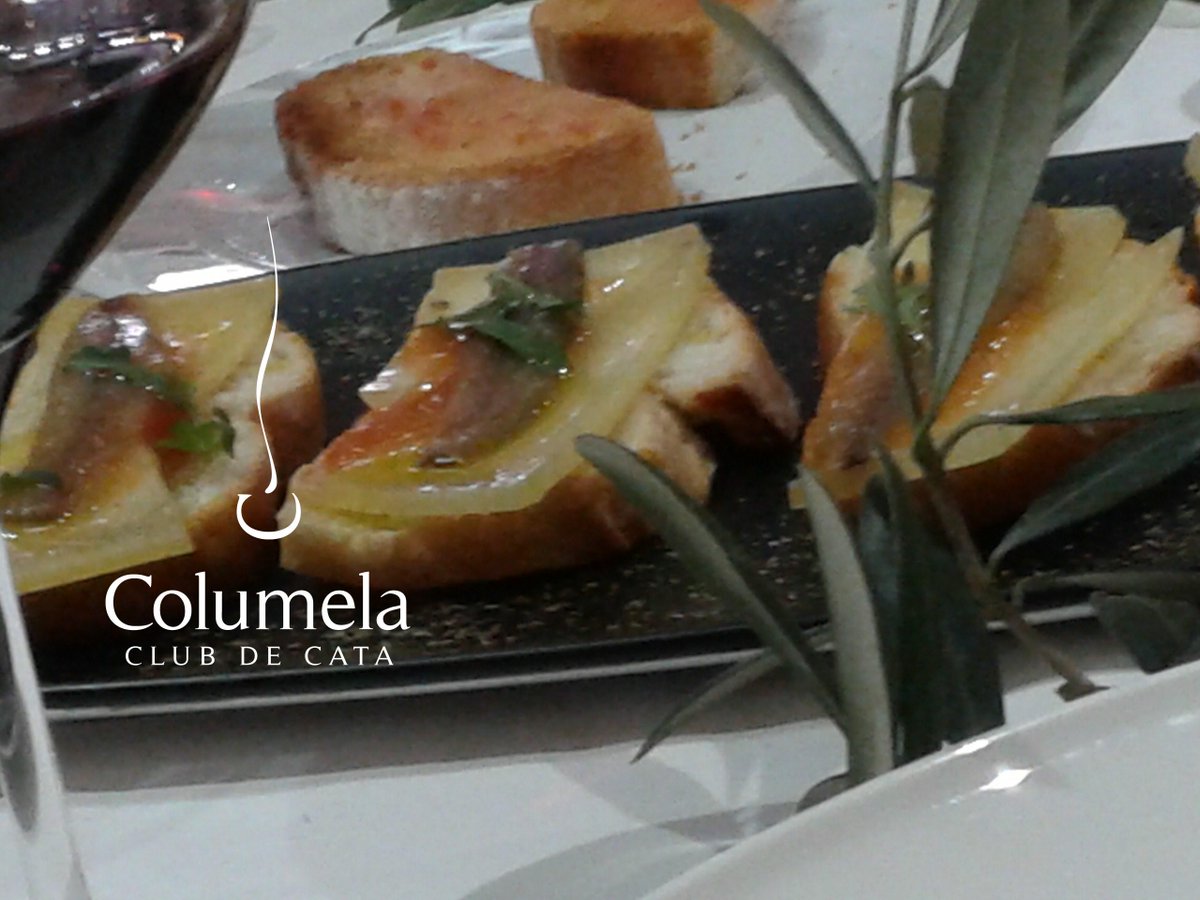 ESAO_Spain's tweet photo. Un #columelaclubdecata maridando sardinas ahumadas con #picual muy interesante @pirineosrest http://t.co/glCegz80td http://t.co/7pITY9bv41