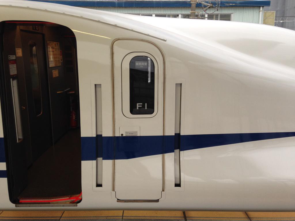 駅長p 伊豆と生きる 本日のこだま669号は 通常では東海道新幹線のこだまの運用に入らない西日本のn700系で運行 それも1編成しかない純正n700aのf1編成でしたw Http T Co Wljqzt09d8