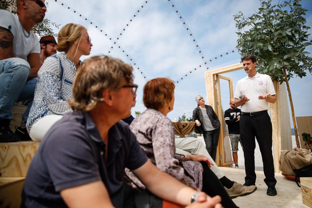 NCC_AB's tweet photo. Kim Hultén #NCC om hur @Minecraft engagerade barn att utveckla @Sigtunakommun på temat medborgardialog #Almedalen http://t.co/P0twQR00tx