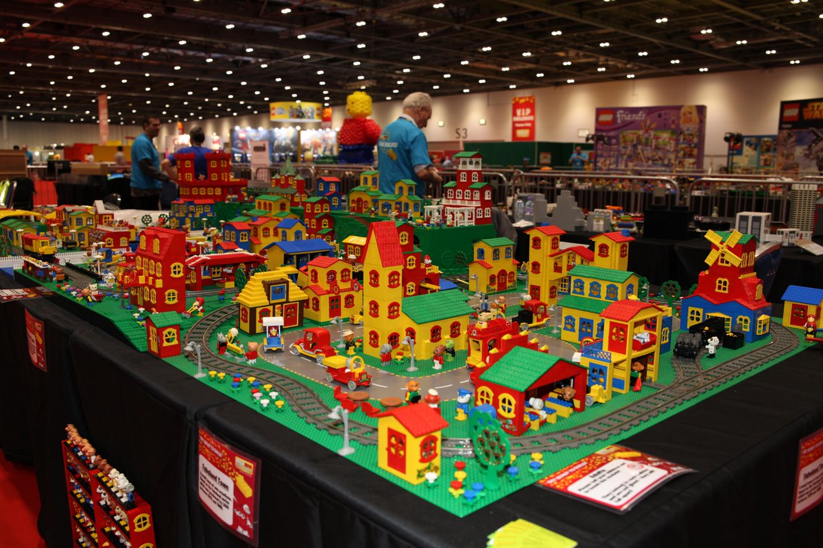 Do you have an awesome LEGO display and want to bring it to BRICK 2015! Get in touch <a href="/afolcon/">AFOLCON</a> afolcon.com/exhibiting/