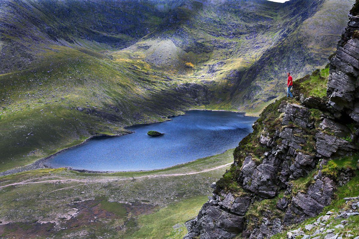 valphoto's tweet photo. #lovekillarney's ultimate trek on the Roof of #Ireland, traverse the Reeks Sat 11th July http://t.co/RwDHruUQ7r http://t.co/ulpWDcEUJg
