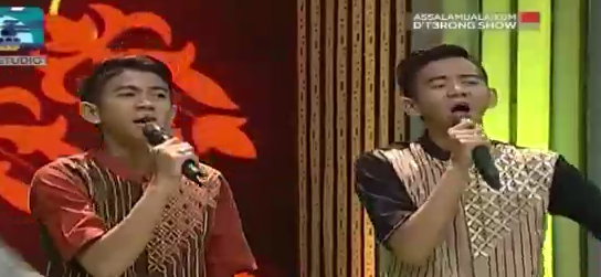 Indosiar's tweet photo. Siapa yang kangen @DA2_Rizki @DA2_Ridho? Nonton #AssalamualaikumDTerong yuk sekarang! http://t.co/oHGq9L8biE