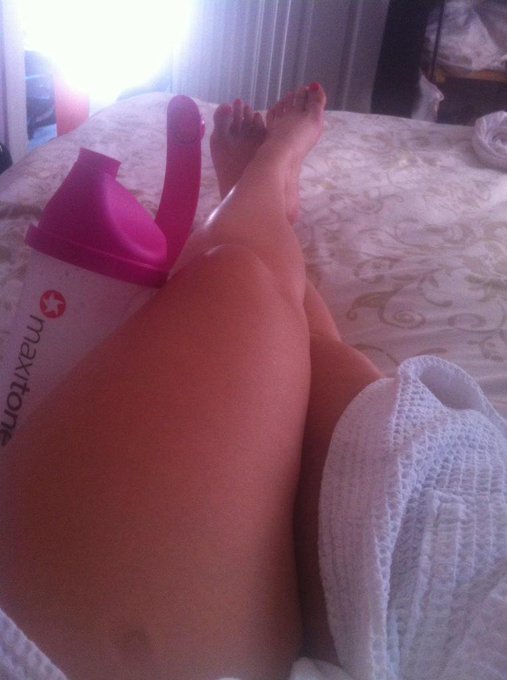 My run is done now chillin for an hr with my strawberry protein then gym time ,  ❤️ http://t.co/5n87<a href="/tag/milf"class="tags"><span>#milf</span></a><a href="/tag/cam"class="tags"><span>#cam</span></a>